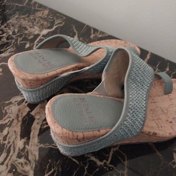 Donald Pliner - Picture 4 of 7